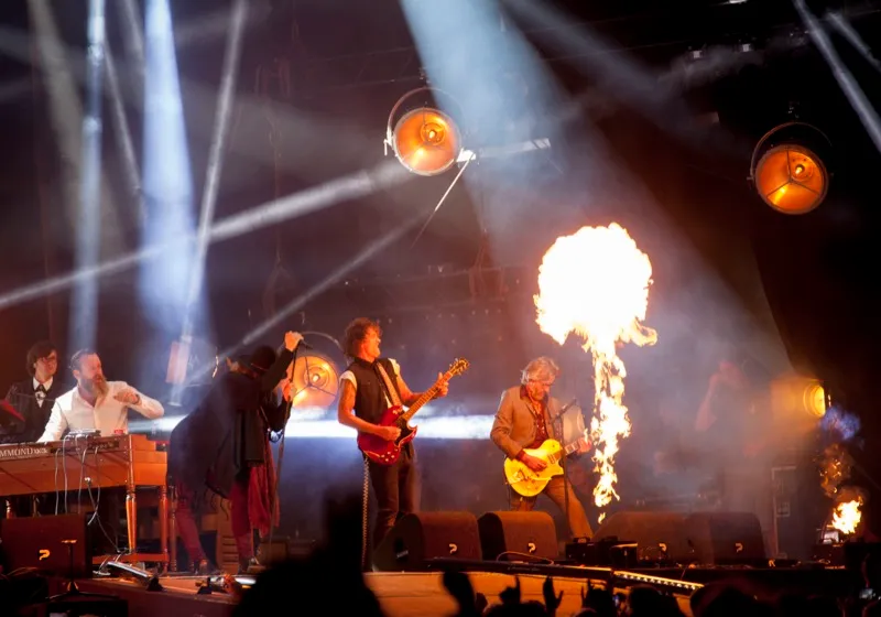 Band met vuureffecten